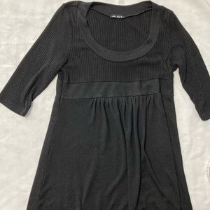 Lia Lee Black Sweater top size M. Tunic length.